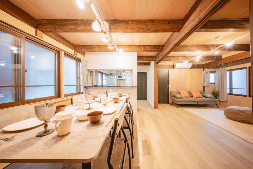 Kitchen or kitchenette, Living room, Seating area, Dining area