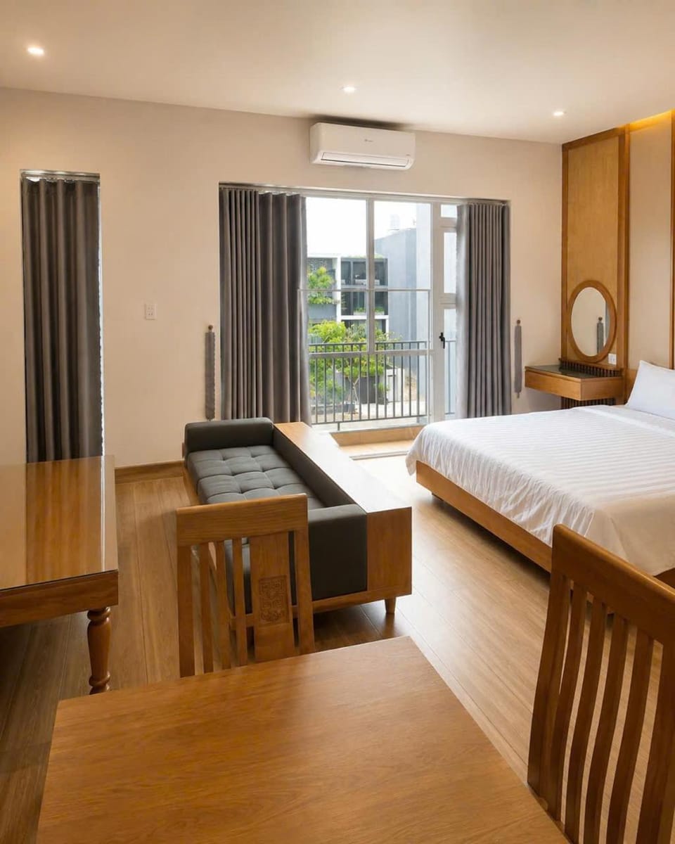 Bed, Living room, Seating area, Dining area, Bedroom