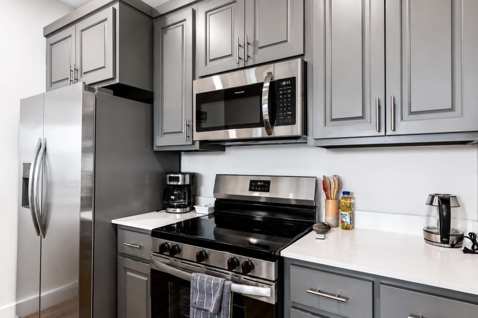 microwave, oven, stove, kitchen