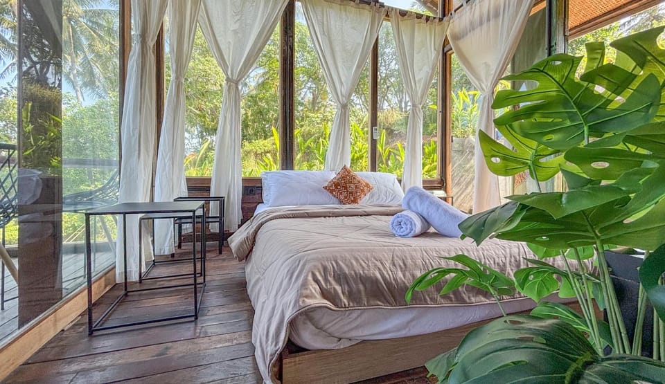 Bed, Garden, View (from property/room), Photo of the whole room, Seating area, Bedroom, Garden view