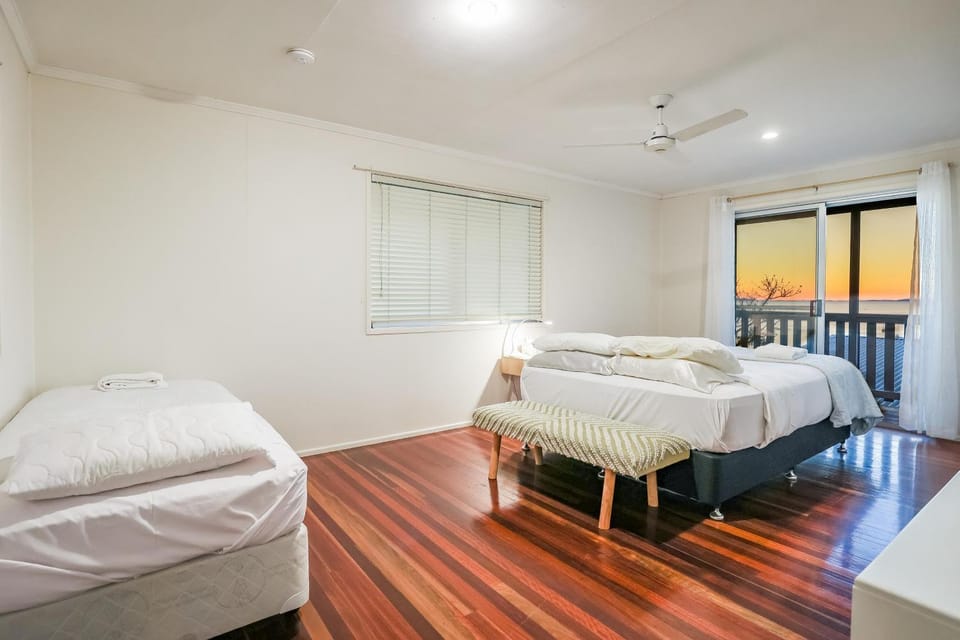 Seaview - Fantastic Bay Views in 1770 - Rustic 2BDR - Walk to Beach House in Seventeen Seventy