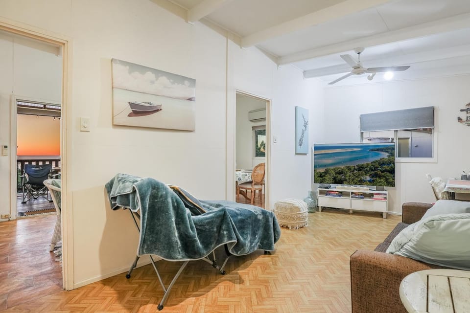 Seaview - Fantastic Bay Views in 1770 - Rustic 2BDR - Walk to Beach House in Seventeen Seventy