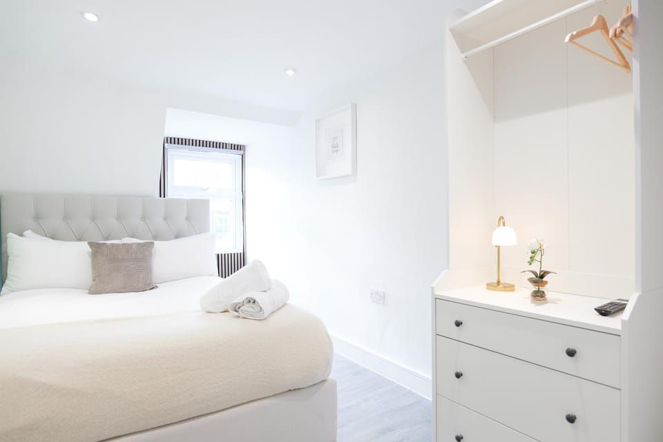 London Hammersmith Suites with Easy Access to Central London Apartment in London Borough of Richmond upon Thames