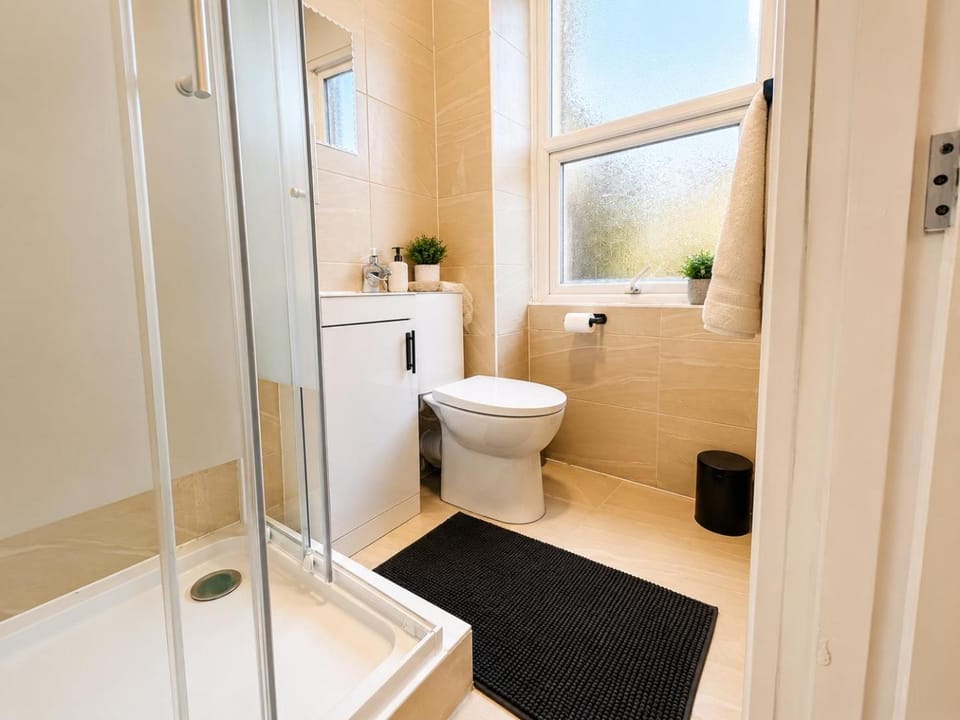 London Hammersmith Suites with Easy Access to Central London Apartment in London Borough of Richmond upon Thames