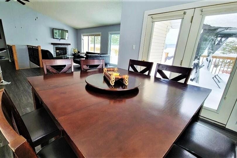 Amazing Lakefront cottage on Paradise Lake House in Dysart and Others