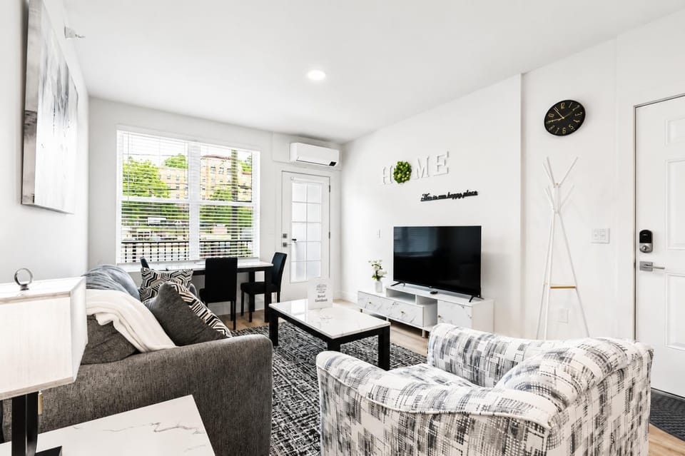TV and multimedia, Seating area, Evening entertainment