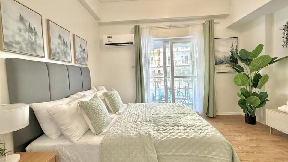 Stylish Studio Unit near Airport w Pool and WiFi Apartment in Lapu-Lapu City