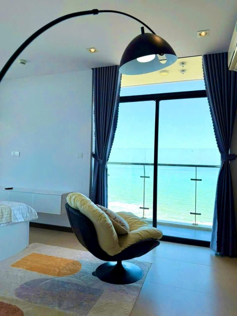 Seating area, Bedroom