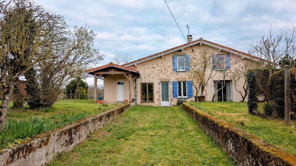 Chez mamie couture House in Nouvelle-Aquitaine