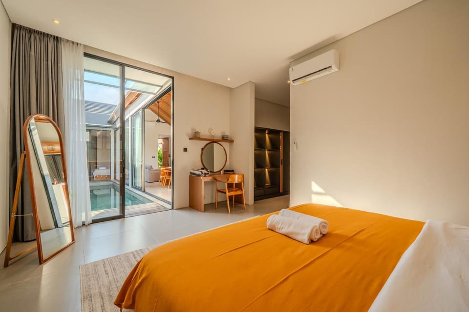 Bed, Photo of the whole room, Bedroom, towels, air conditioner