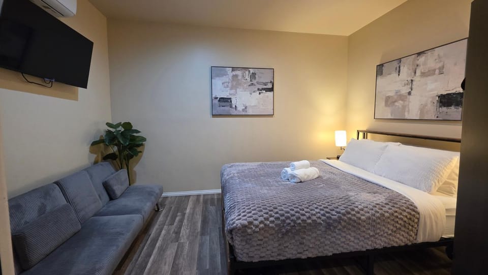 Comfortable Guest Studio by Cedars-Sinai, Beverly Center and Beverly Hills Apartment in Beverly Hills