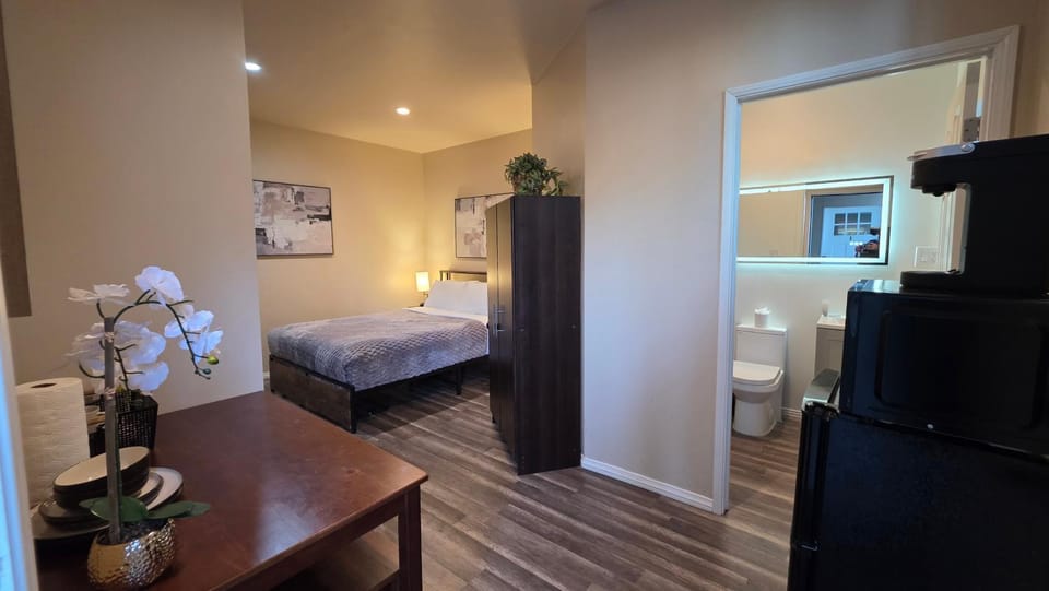 Comfortable Guest Studio by Cedars-Sinai, Beverly Center and Beverly Hills Apartment in Beverly Hills