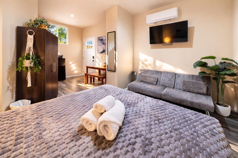 Bed, TV and multimedia, Bedroom, furniture