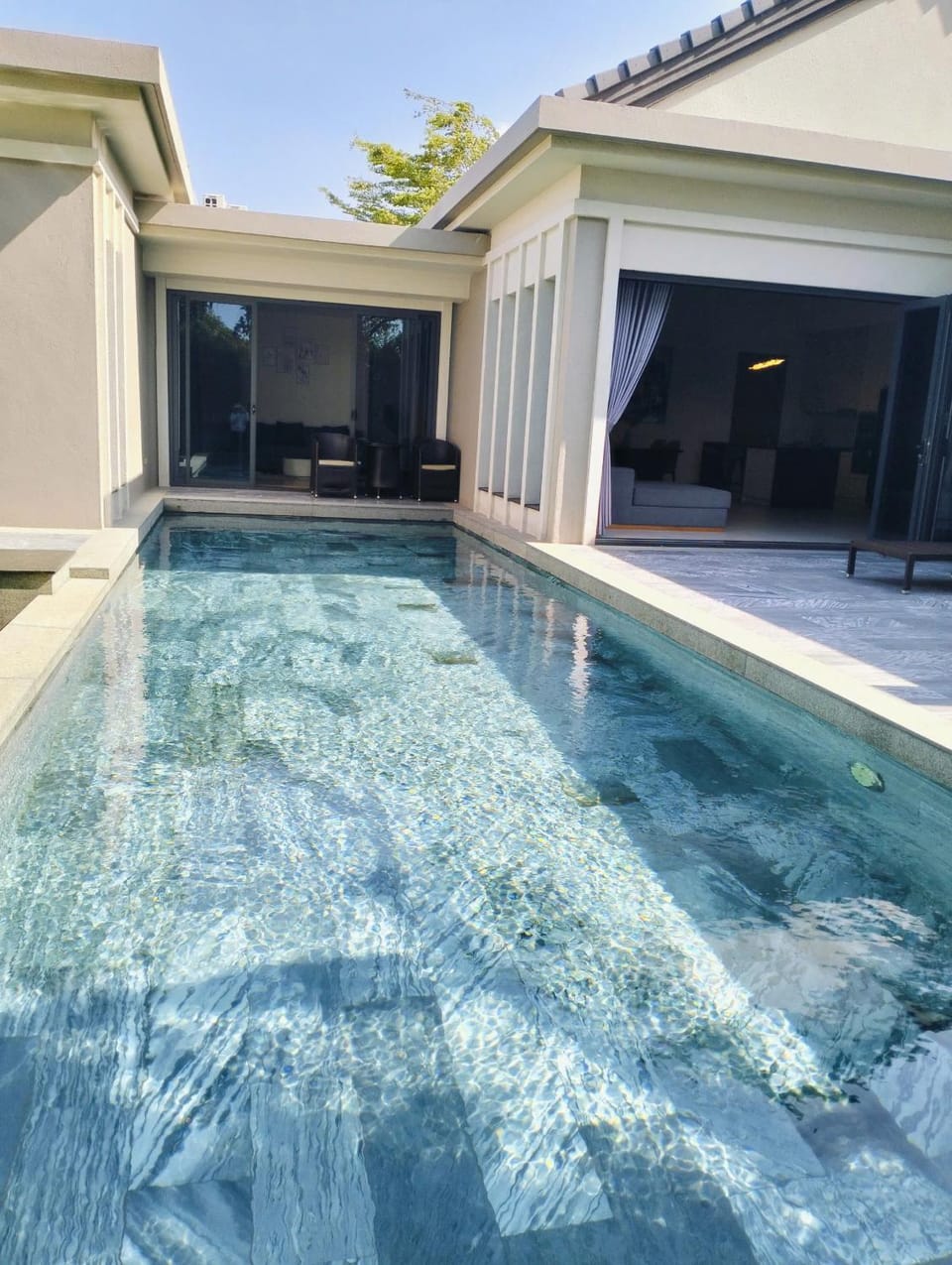 Patio, Swimming pool, sunbed