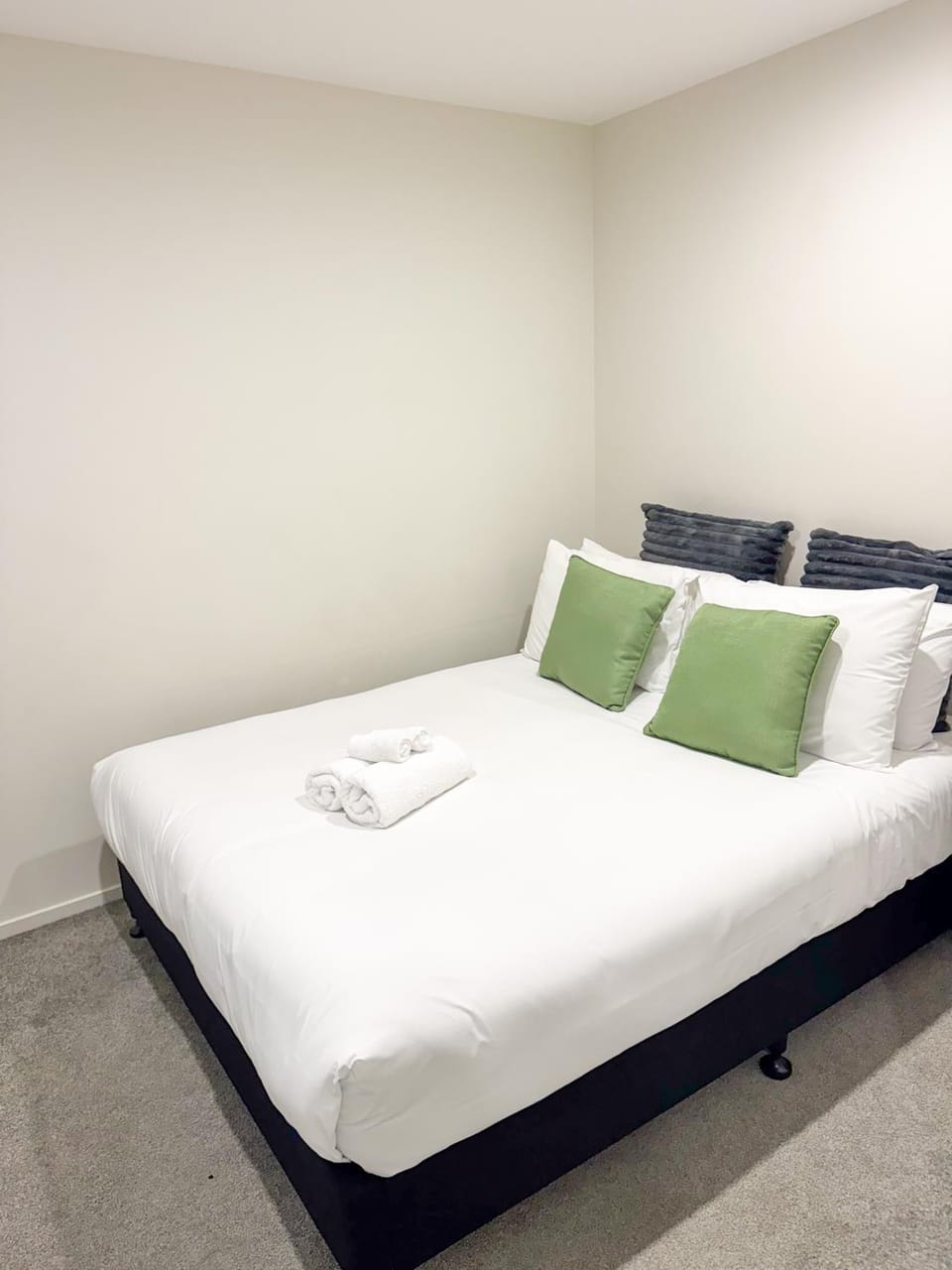 Family-Friendly 5-BR Home w Private Parking & Yard House in Auckland