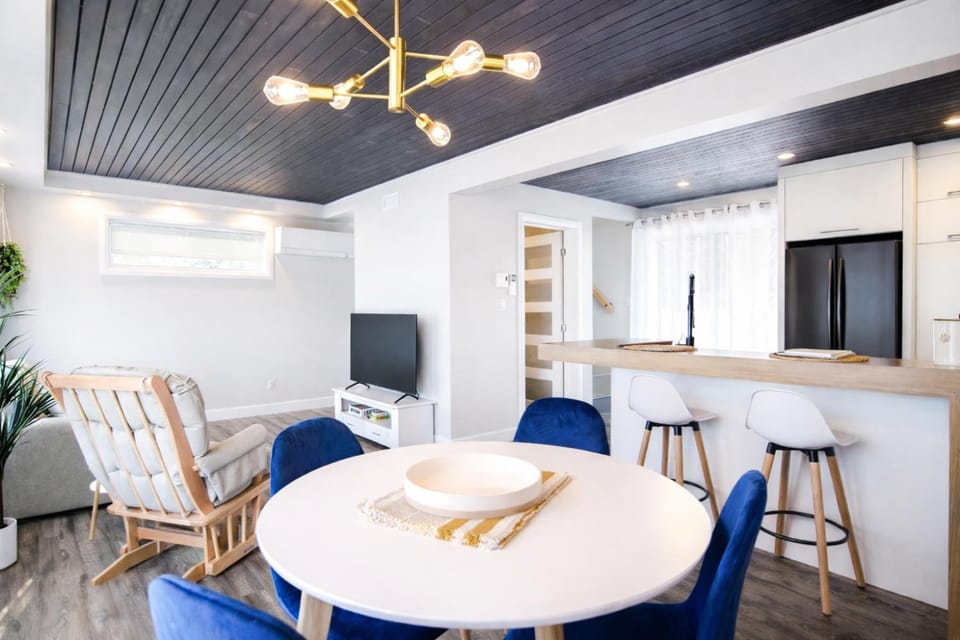 TV and multimedia, Kitchen or kitchenette, Living room, Dining area
