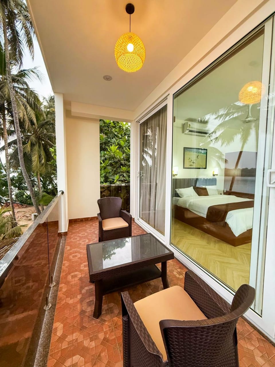 Photo of the whole room, Seating area