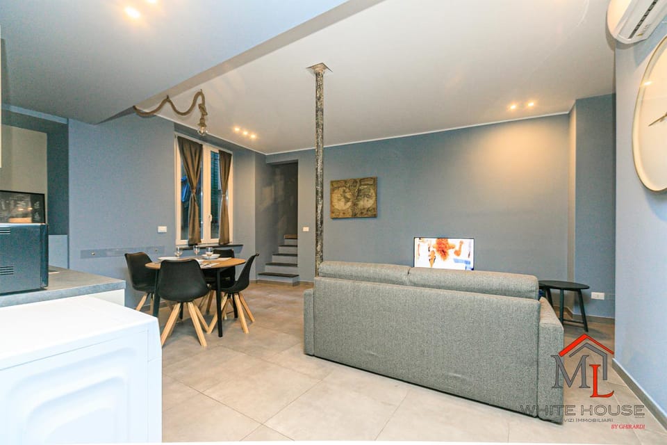 Living room, Seating area, Dining area, air conditioner
