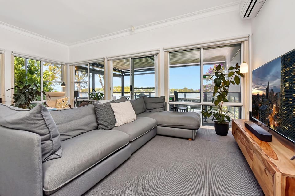 Lakehouse on Alexander House in Lake Macquarie