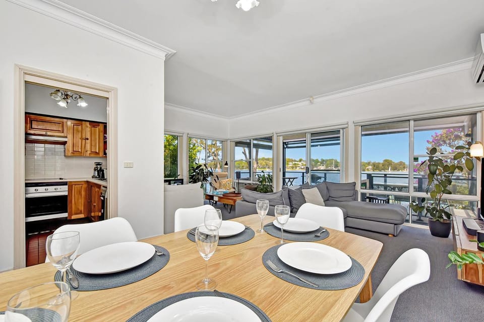 Lakehouse on Alexander House in Lake Macquarie