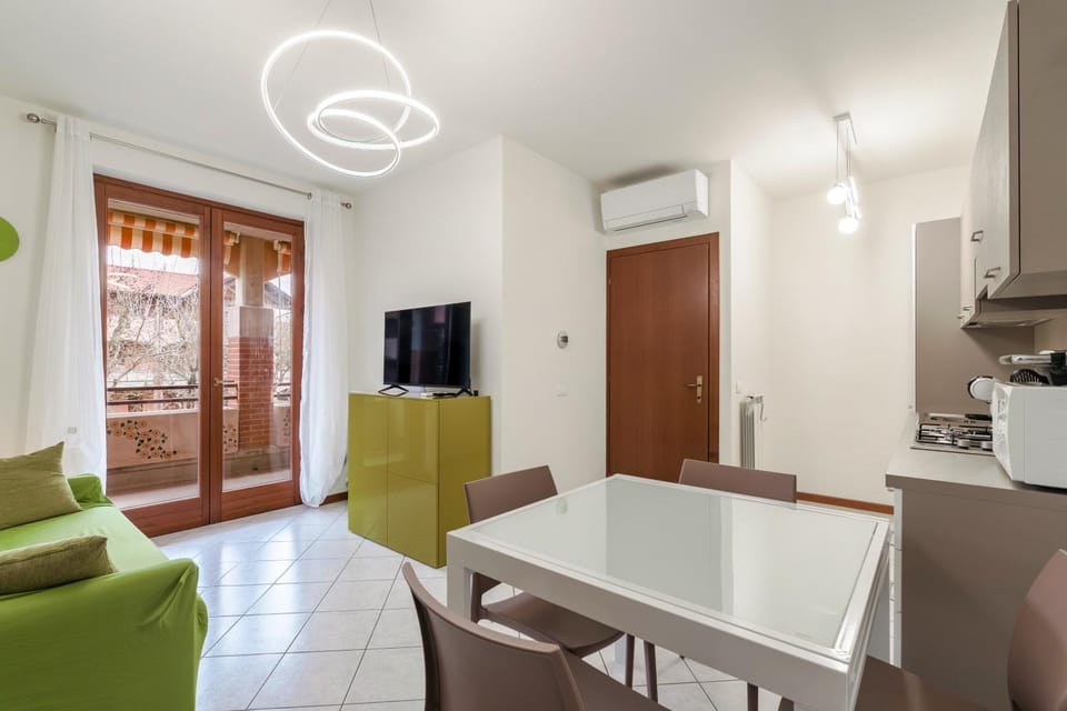 Balcony/Terrace, Living room, Dining area, air conditioner