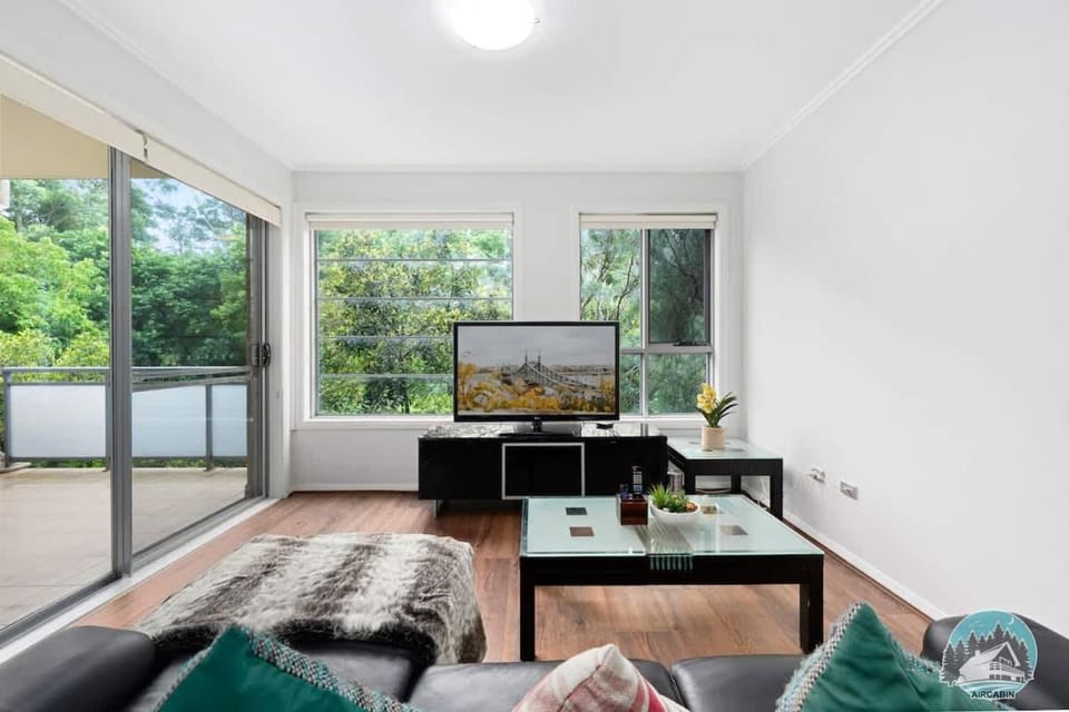 Bright Turramurra Apt Walk to Train & Shops Apartment in Sydney