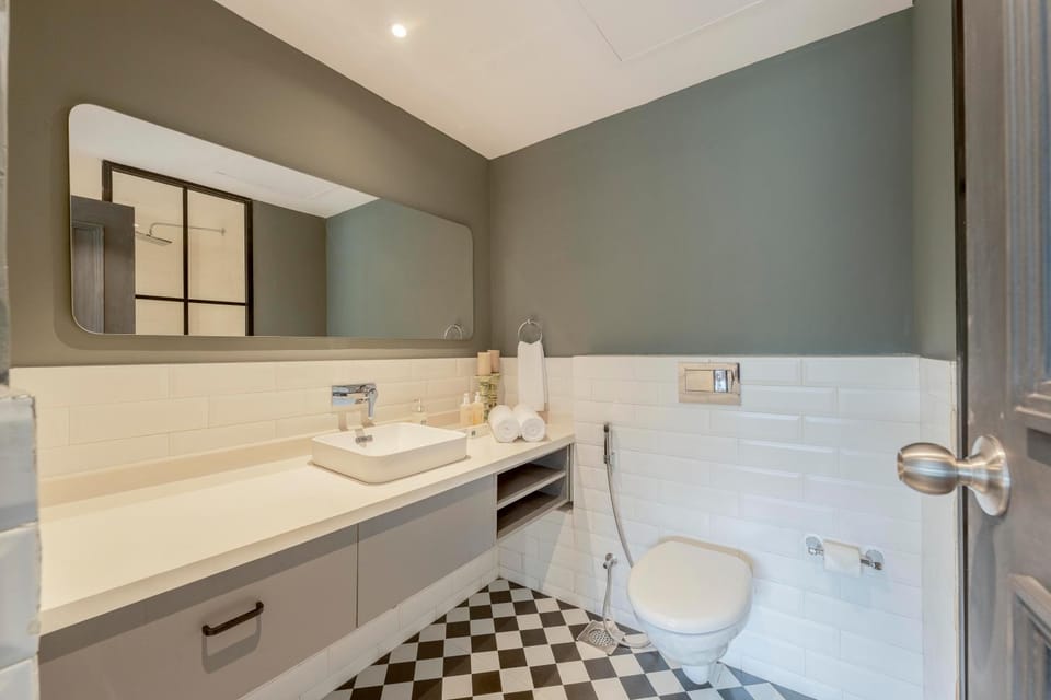 Shower, Toilet, Bathroom, towels