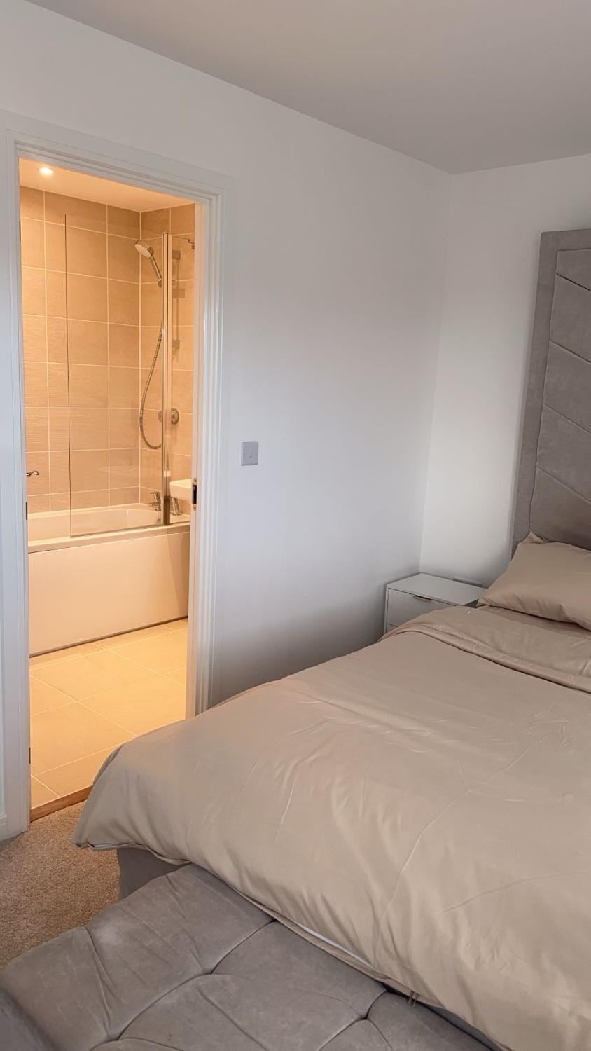 Double En-suite Room near Cribbs Causeway Vacation rental in Bristol