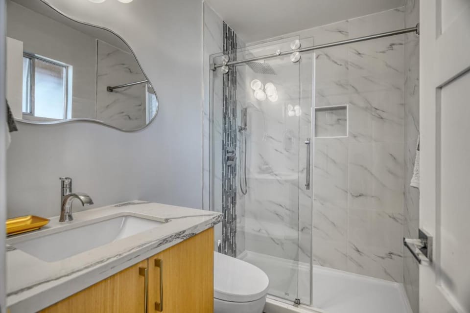 Modern Luxury Sierra Lodge | 3BR, 3BA | Hotel Vibe House in Groveland