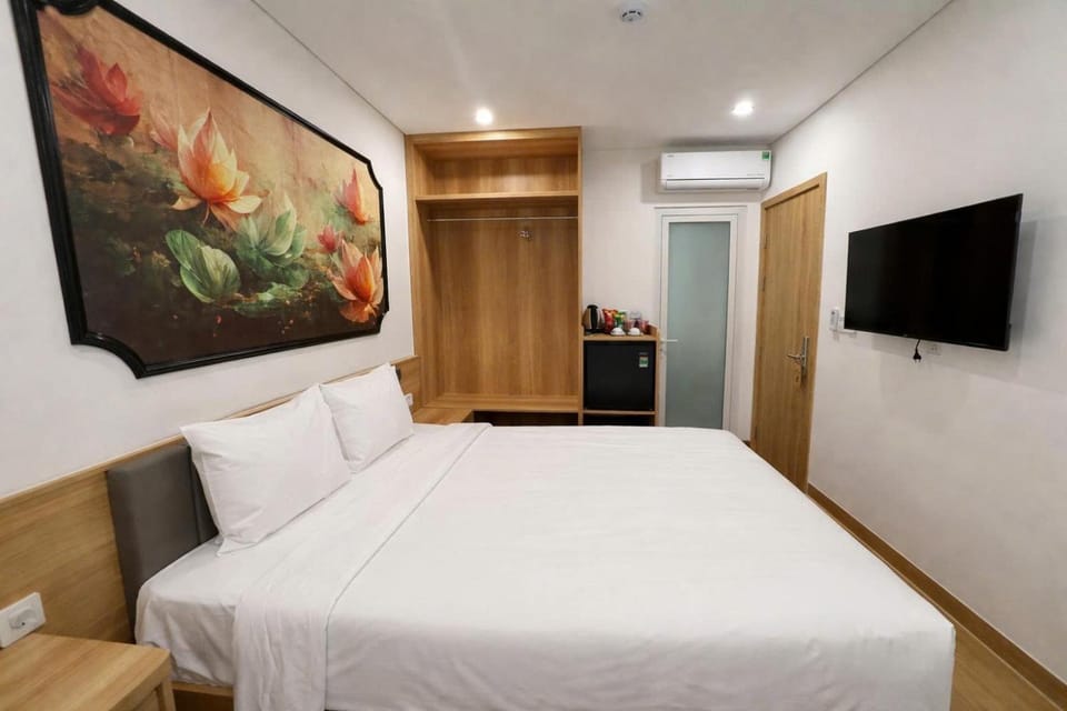 Bed, Photo of the whole room, wardrobe