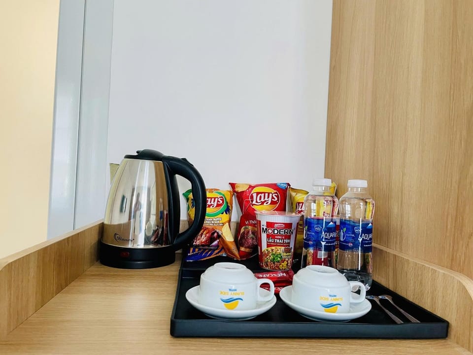 Coffee/tea facilities, Food and drinks, Food