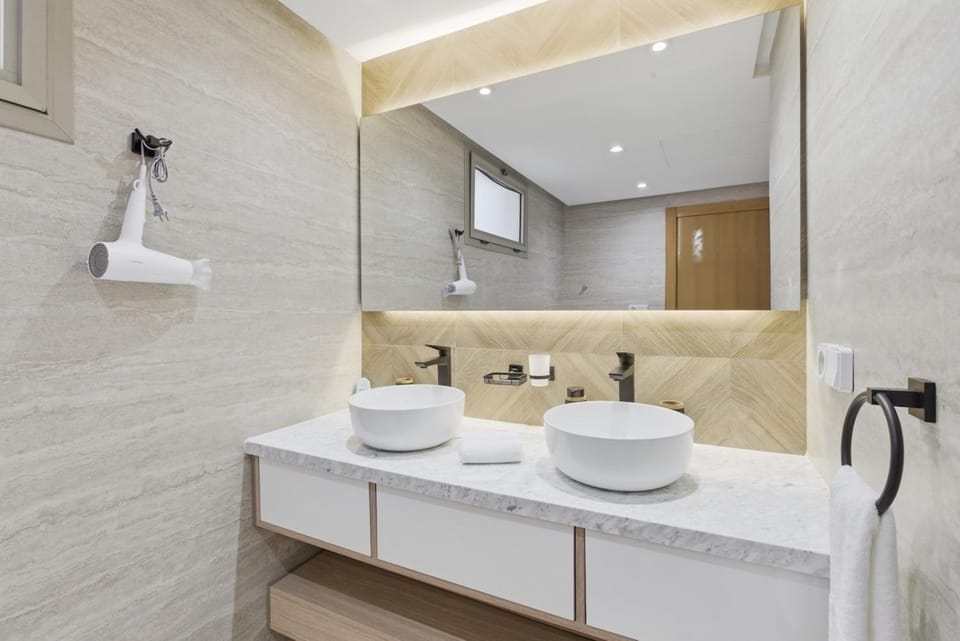 Bathroom, towels