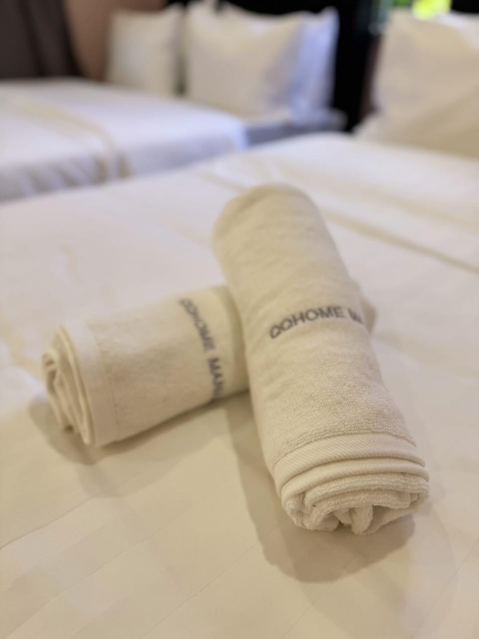 Bedroom, towels