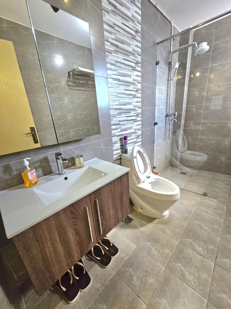 metro living retreat apartment with heated swimming pool,fully equipped gym ,ample parking space and a relaxing rooftop with breathtaking views Apartment in Nairobi