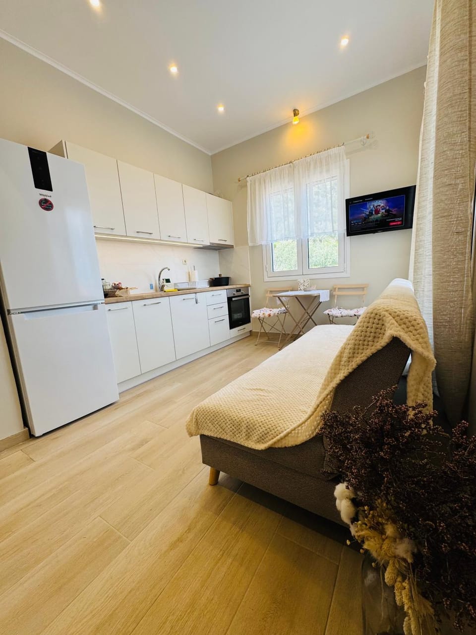 Kitchen or kitchenette, Seating area, kitchen