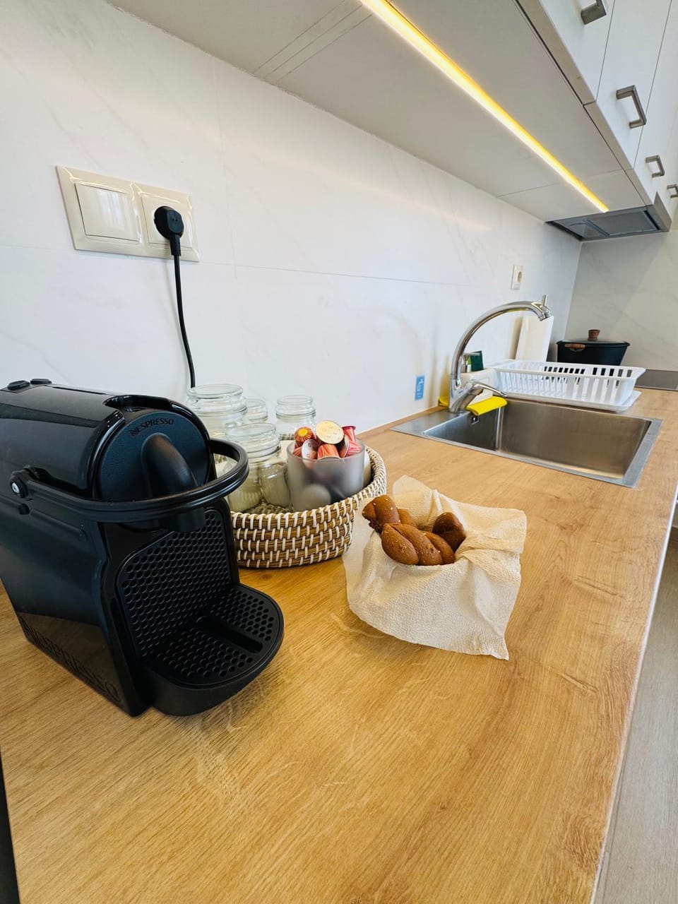 Coffee/tea facilities, Breakfast