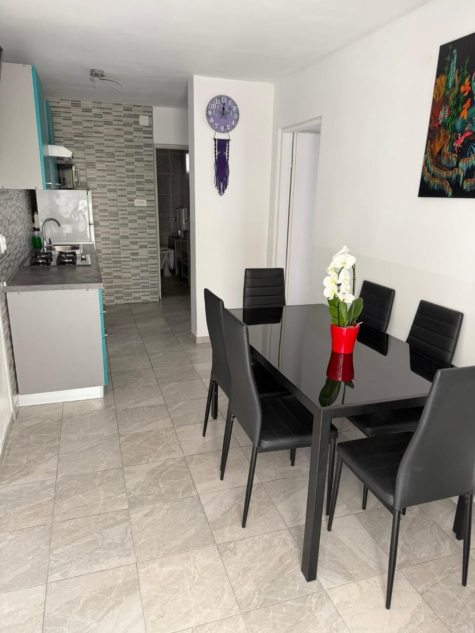 Kitchen or kitchenette, Dining area