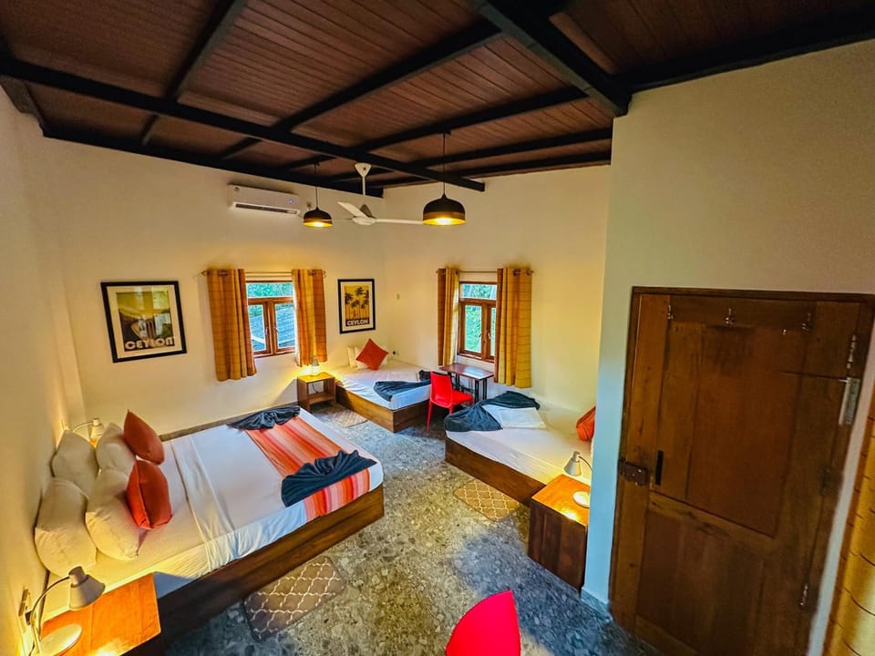 Bed, Living room, Photo of the whole room, Seating area, Bedroom