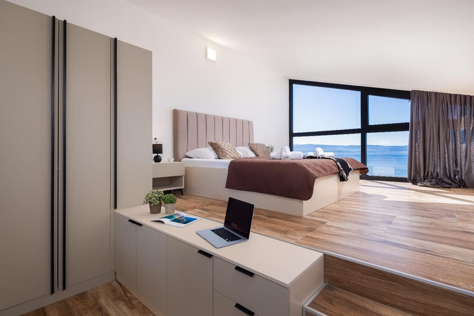 Bed, Photo of the whole room, Bedroom, Sea view, wardrobe