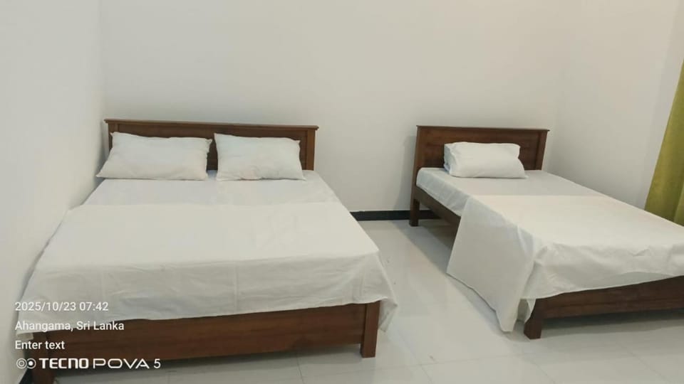 LB Villa Bed and Breakfast in Ahangama