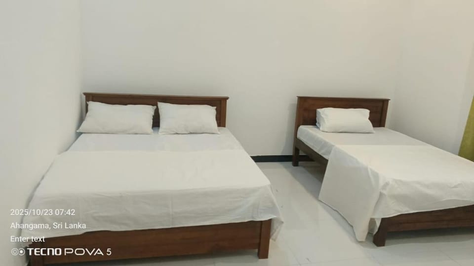 LB Villa Bed and Breakfast in Ahangama
