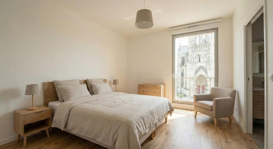 Appartement face à la Cathédrale d'Amiens Apartment in Paris