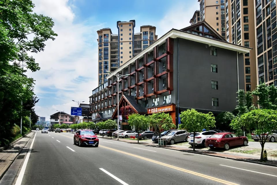 Neighbourhood, City view, Location
