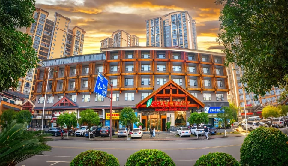 Property building, Neighbourhood, City view, Street view