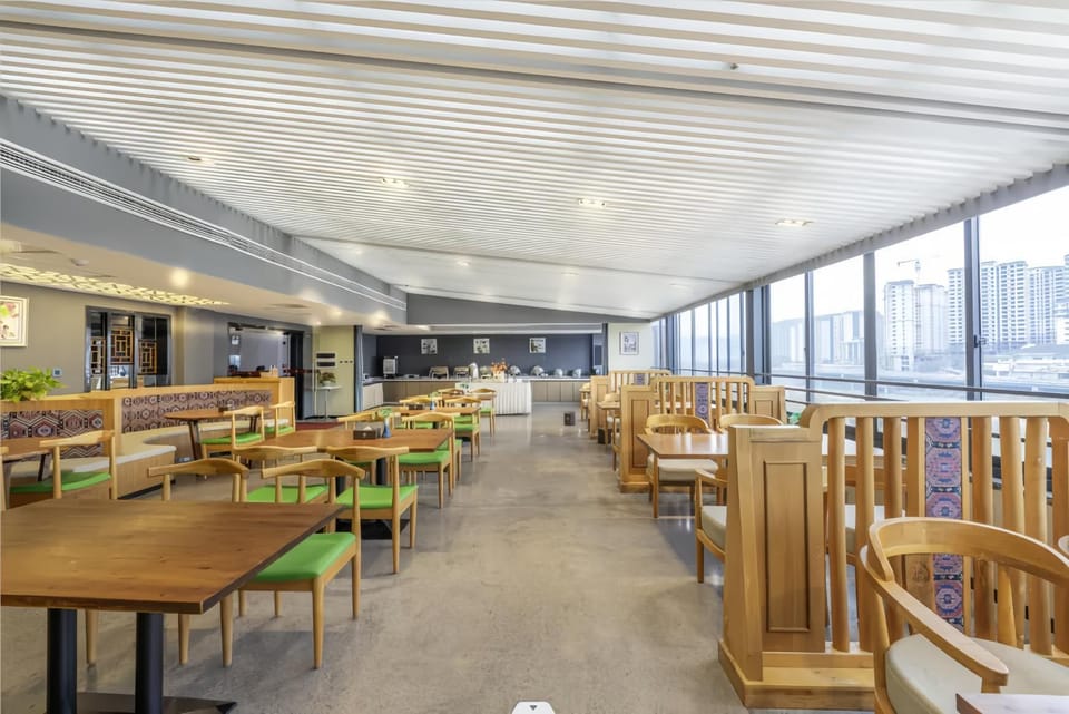 Restaurant/places to eat, Living room, Seating area, Breakfast