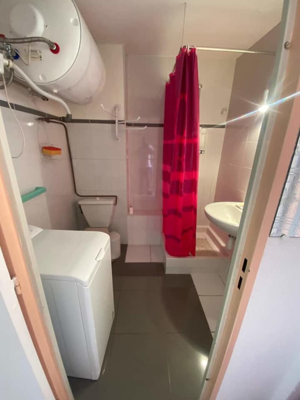 Air-conditioned studio with balcony in St-Raphaël Apartment in Saint-Raphael