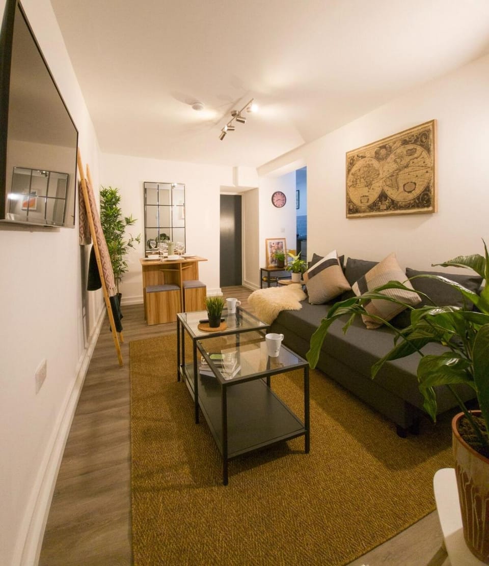 Modern 3 Bedroom Apartment with Convenient Parking by Property Promise Apartment in Cardiff
