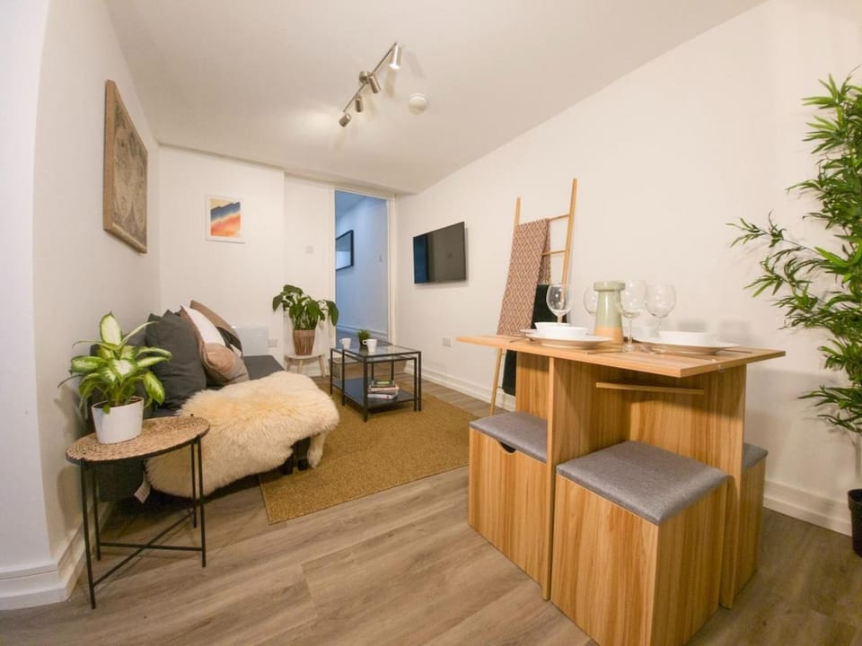 Modern 3 Bedroom Apartment with Convenient Parking by Property Promise Apartment in Cardiff