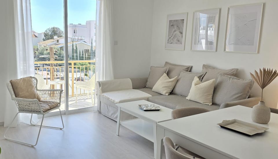 White Aura by Staycom Apartment in Paphos