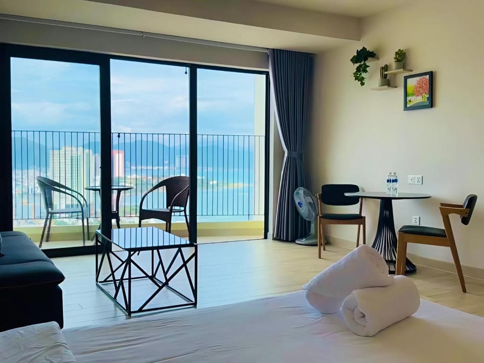 Bed, View (from property/room), Balcony/Terrace, Living room, Seating area, Sea view